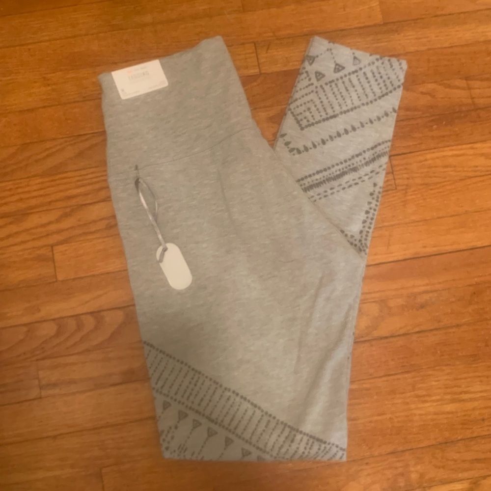 Aerie hi-rise Aztec print leggings - size medium - grey - NWT